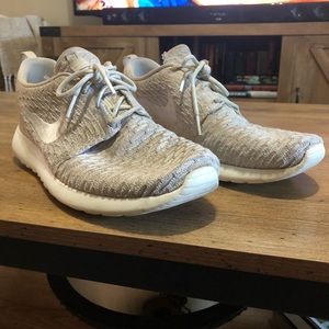 Nike Women’s Flyknit Sneakers (2016) Size 10